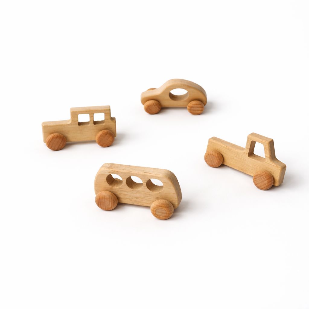 Autitos de madera natural